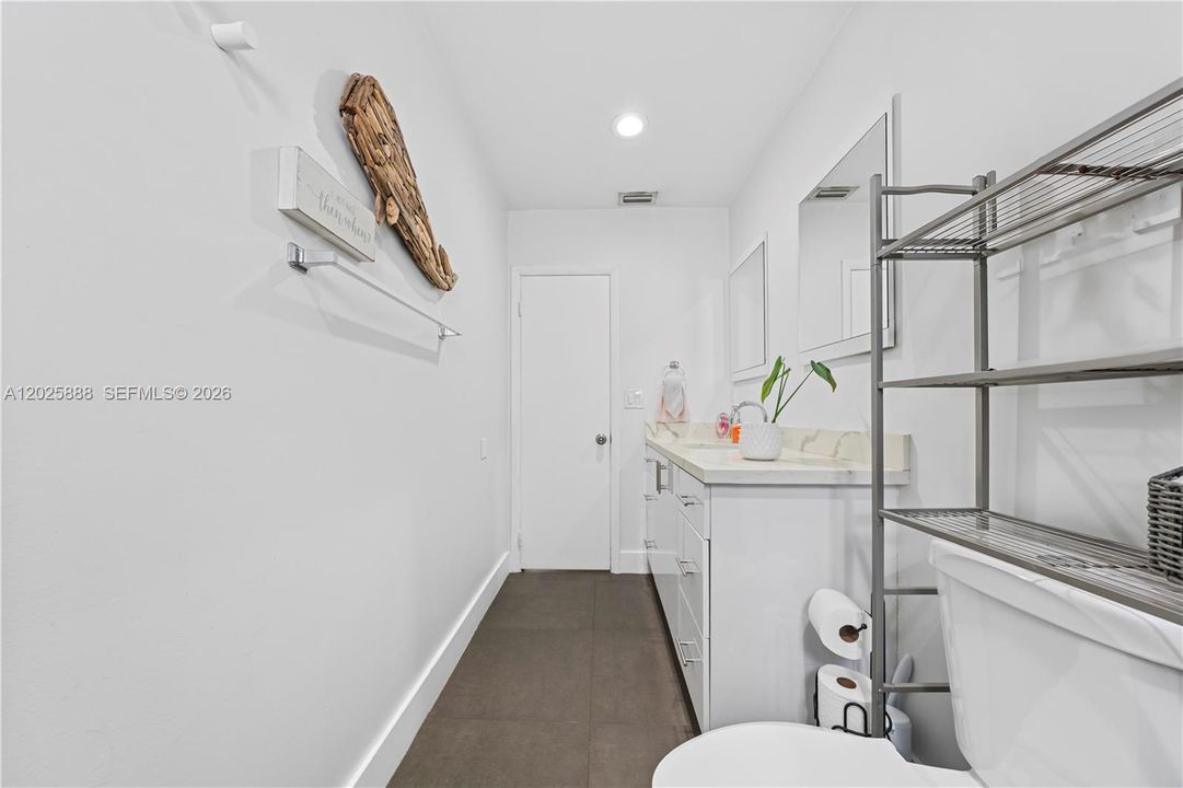 For Sale: $950,000 (3 beds, 2 baths, 1676 Square Feet)