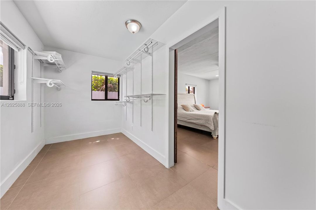 For Sale: $950,000 (3 beds, 2 baths, 1676 Square Feet)