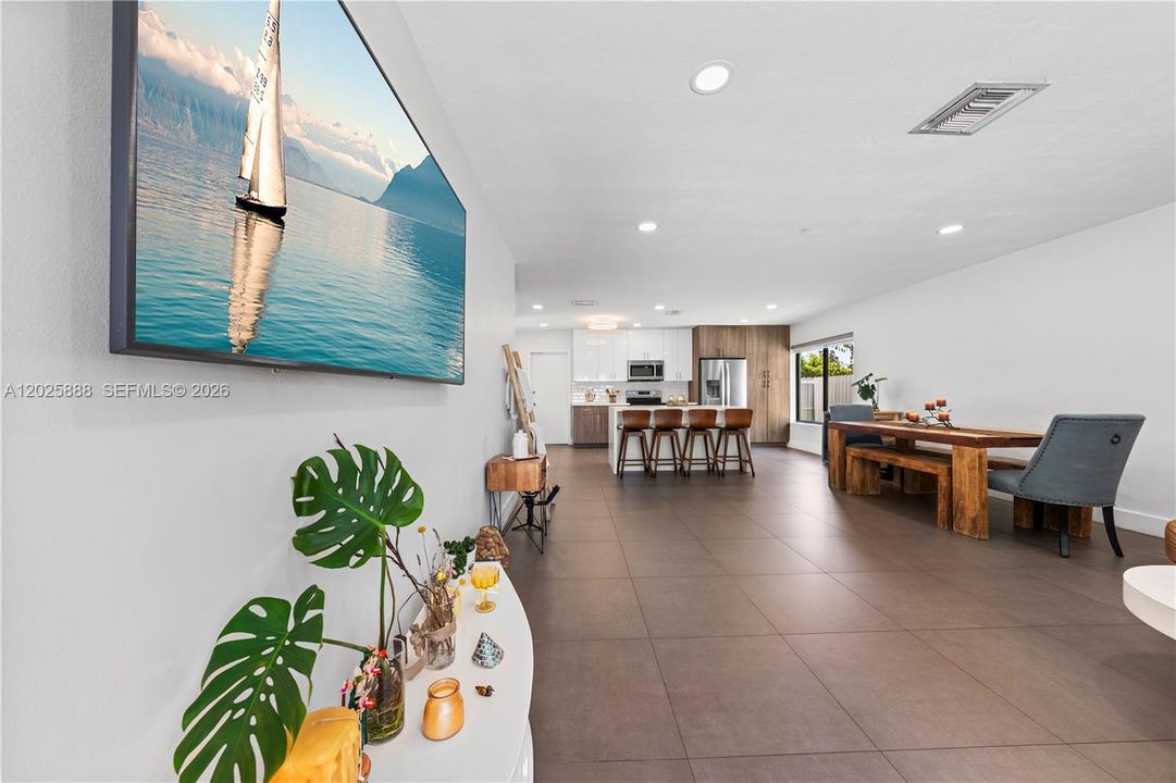 For Sale: $950,000 (3 beds, 2 baths, 1676 Square Feet)