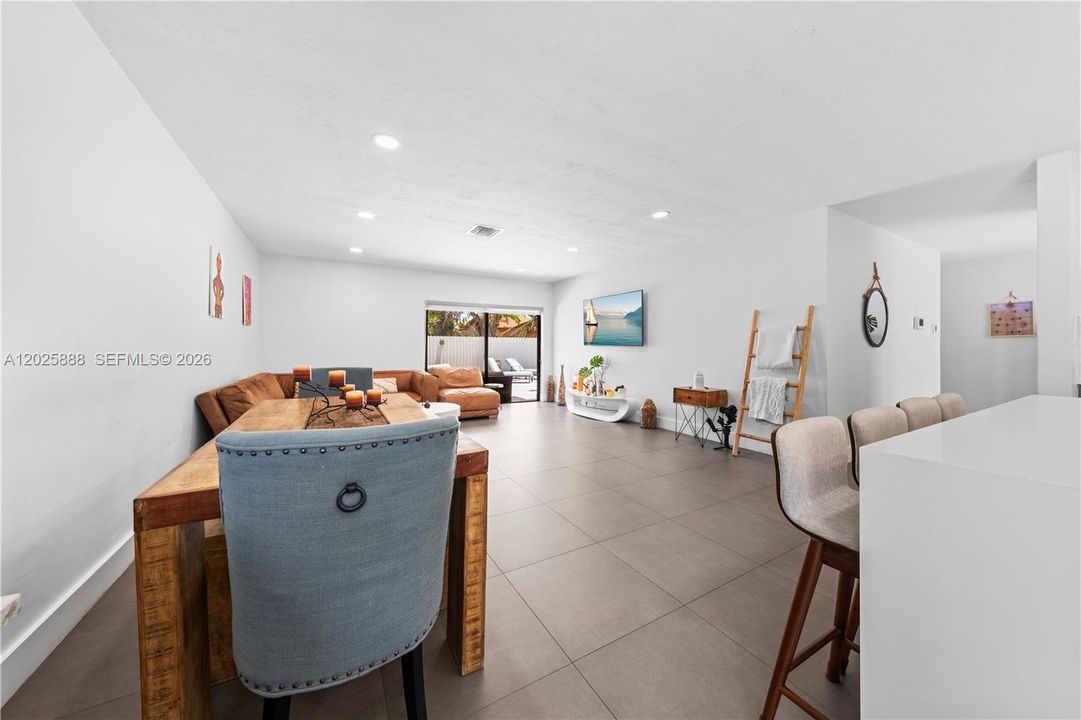 For Sale: $950,000 (3 beds, 2 baths, 1676 Square Feet)