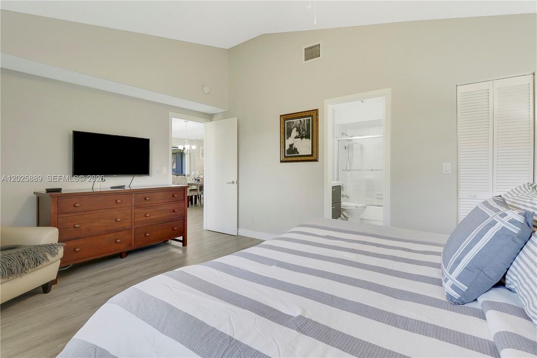 For Rent: $10,000 (2 beds, 2 baths, 1135 Square Feet)