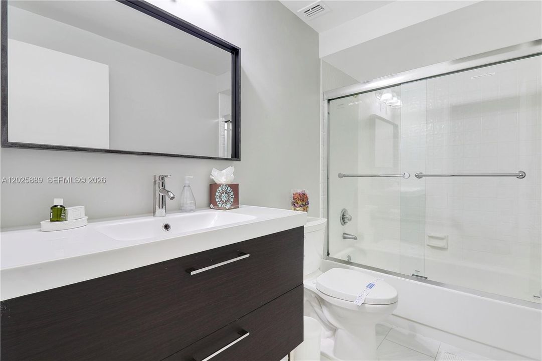 For Rent: $10,000 (2 beds, 2 baths, 1135 Square Feet)