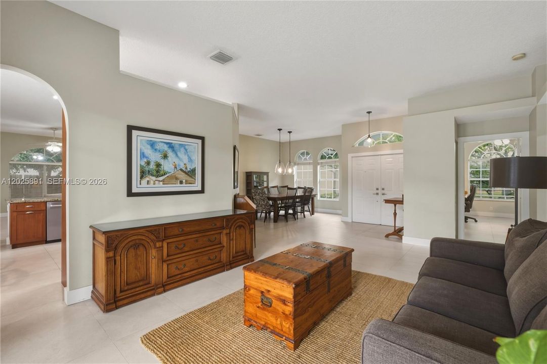 For Sale: $899,000 (5 beds, 2 baths, 2733 Square Feet)