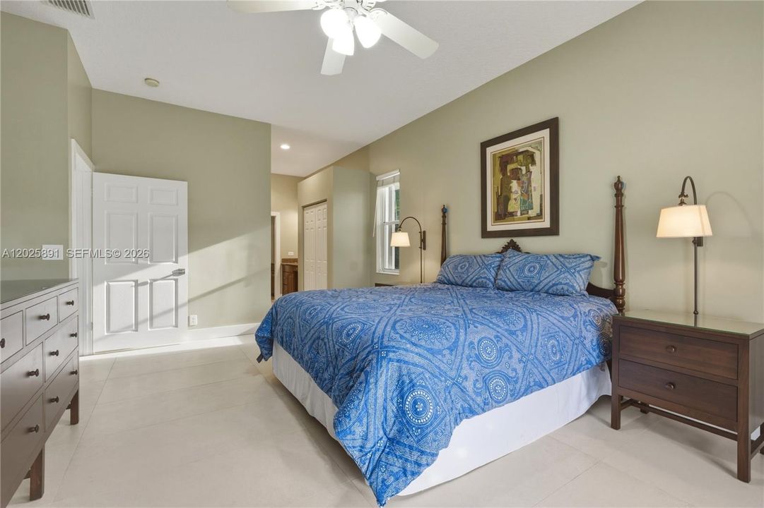 For Sale: $899,000 (5 beds, 2 baths, 2733 Square Feet)