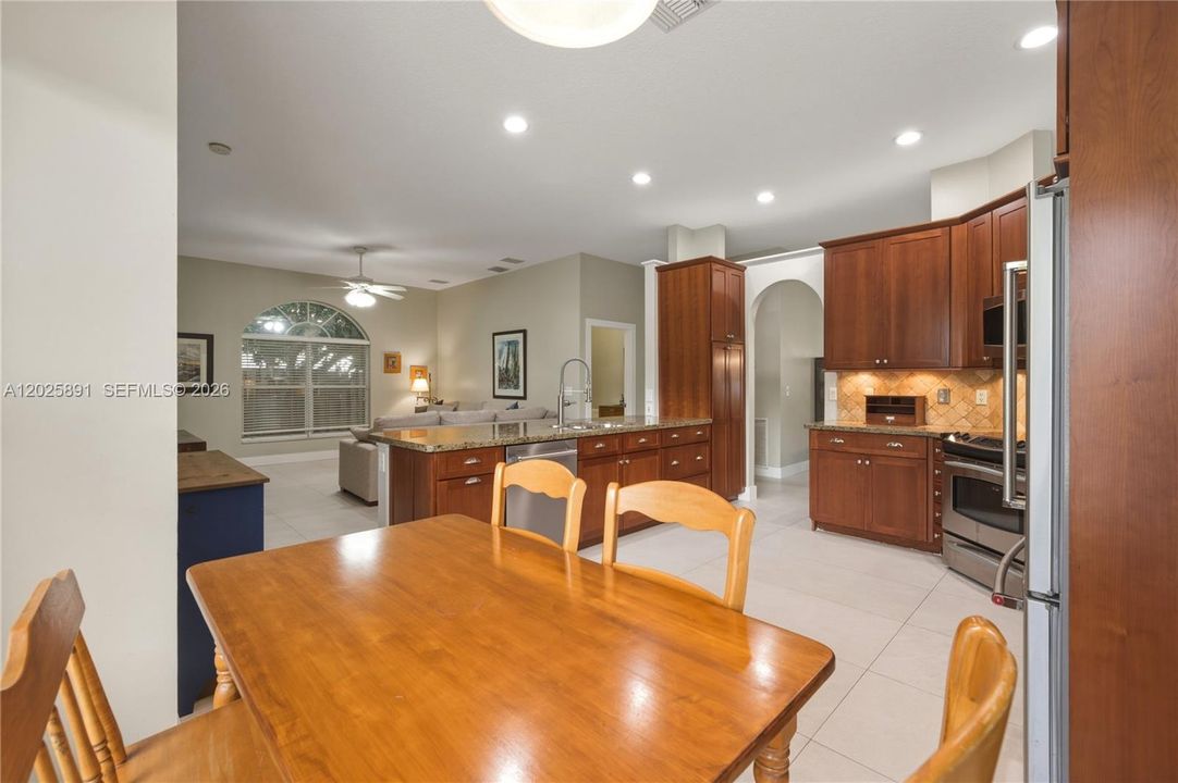 For Sale: $899,000 (5 beds, 2 baths, 2733 Square Feet)