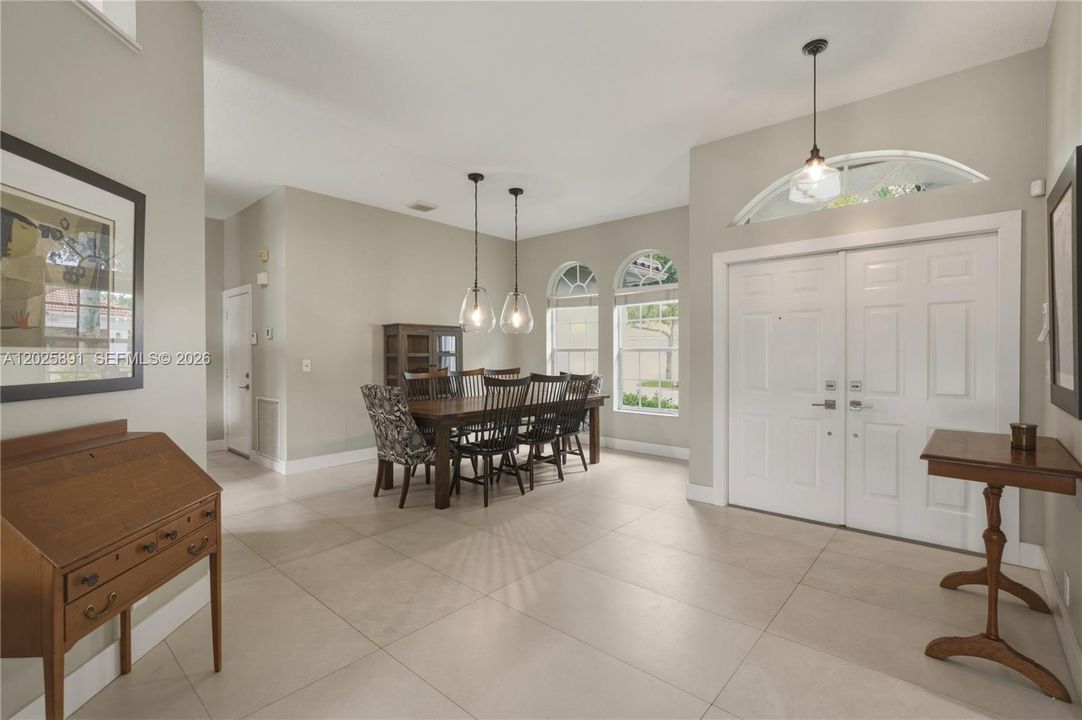 For Sale: $899,000 (5 beds, 2 baths, 2733 Square Feet)