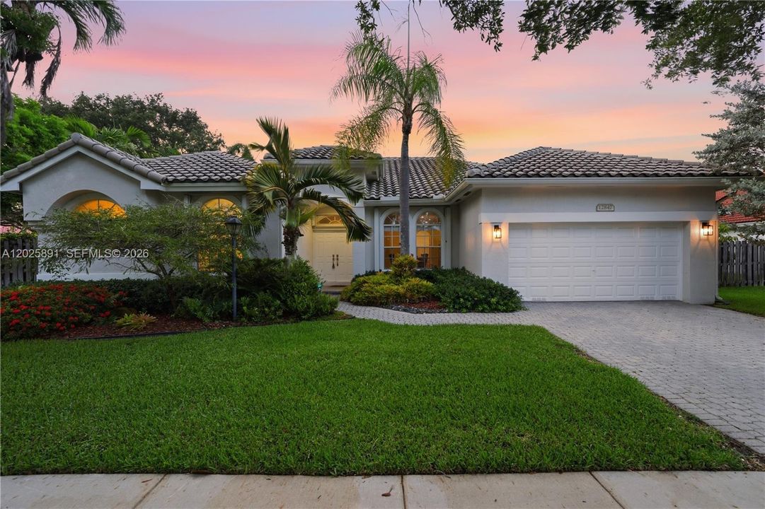 For Sale: $899,000 (5 beds, 2 baths, 2733 Square Feet)