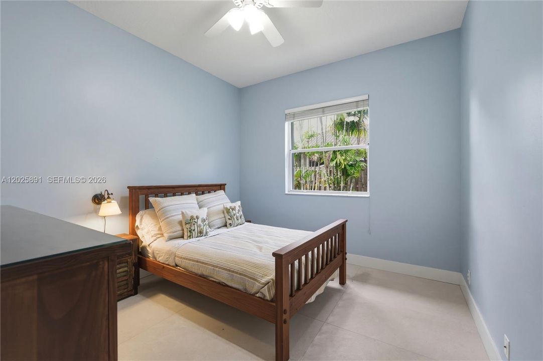 For Sale: $899,000 (5 beds, 2 baths, 2733 Square Feet)