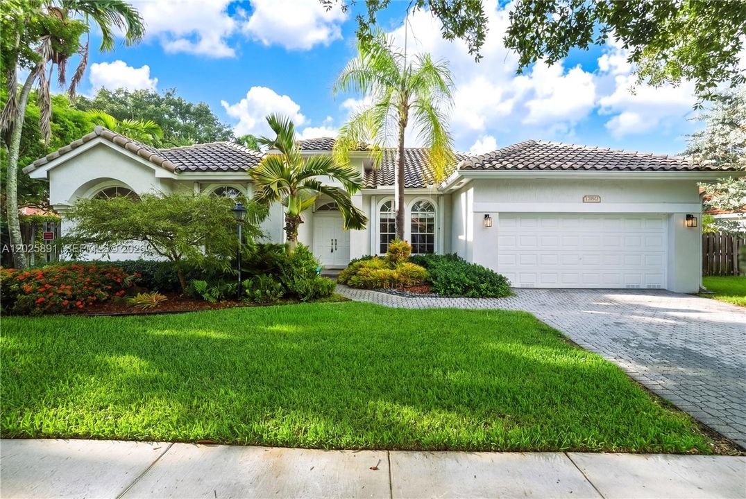 For Sale: $899,000 (5 beds, 2 baths, 2733 Square Feet)