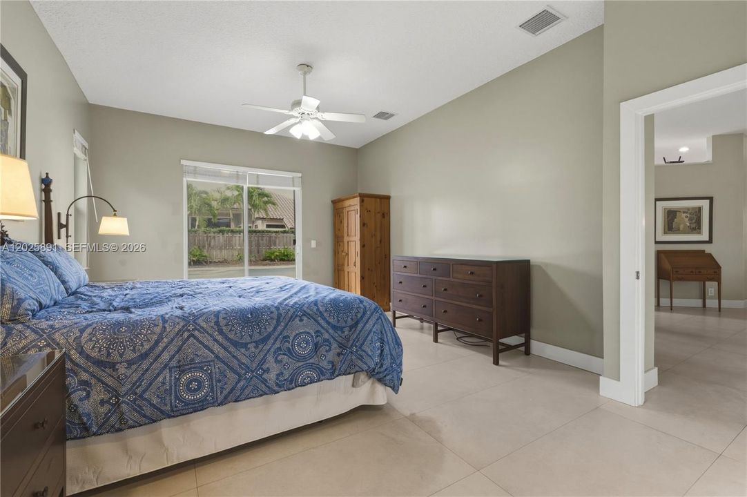 For Sale: $899,000 (5 beds, 2 baths, 2733 Square Feet)