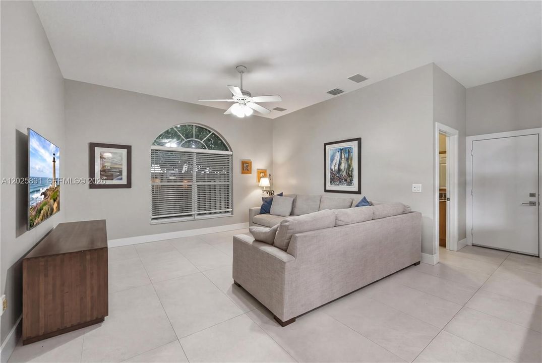 For Sale: $899,000 (5 beds, 2 baths, 2733 Square Feet)