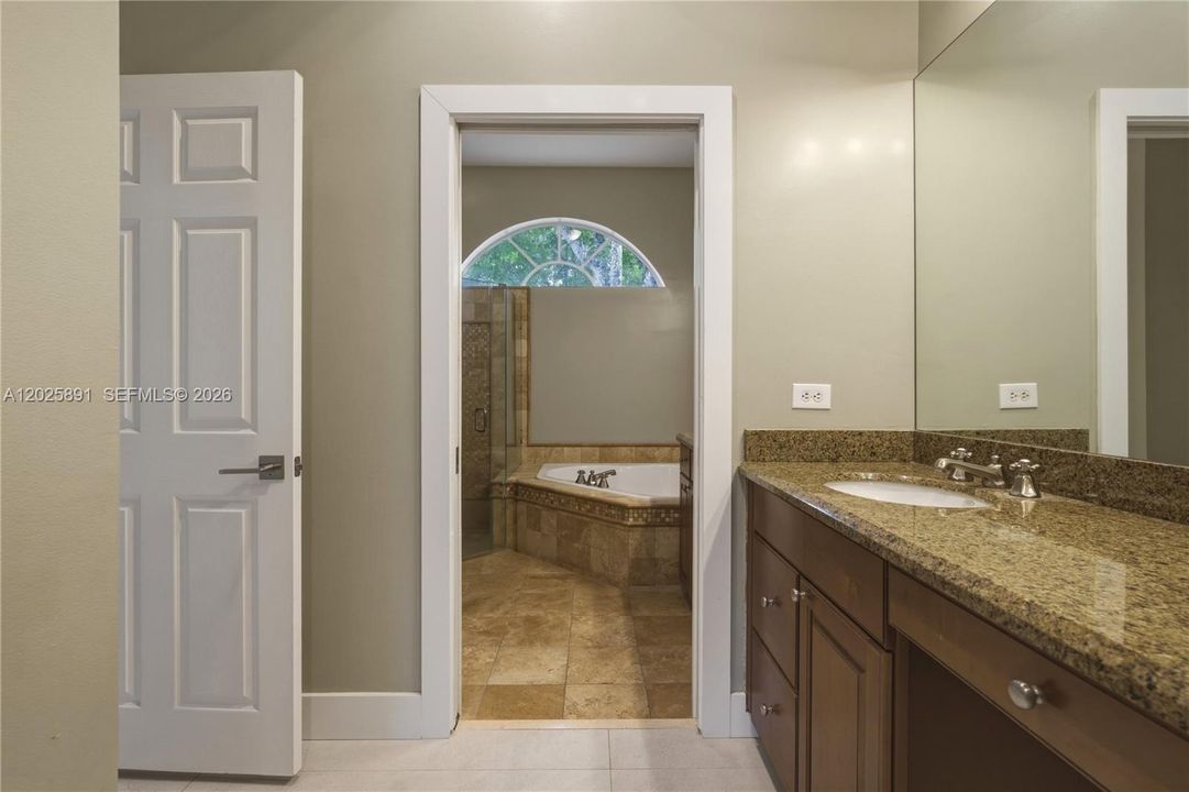 For Sale: $899,000 (5 beds, 2 baths, 2733 Square Feet)
