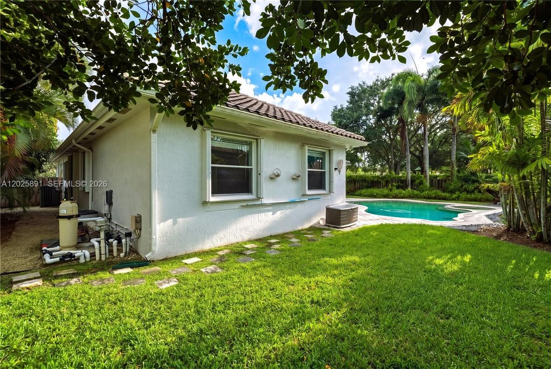 For Sale: $899,000 (5 beds, 2 baths, 2733 Square Feet)