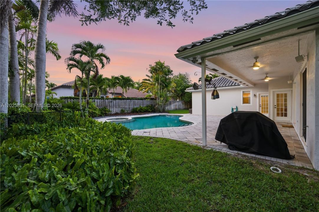 For Sale: $899,000 (5 beds, 2 baths, 2733 Square Feet)
