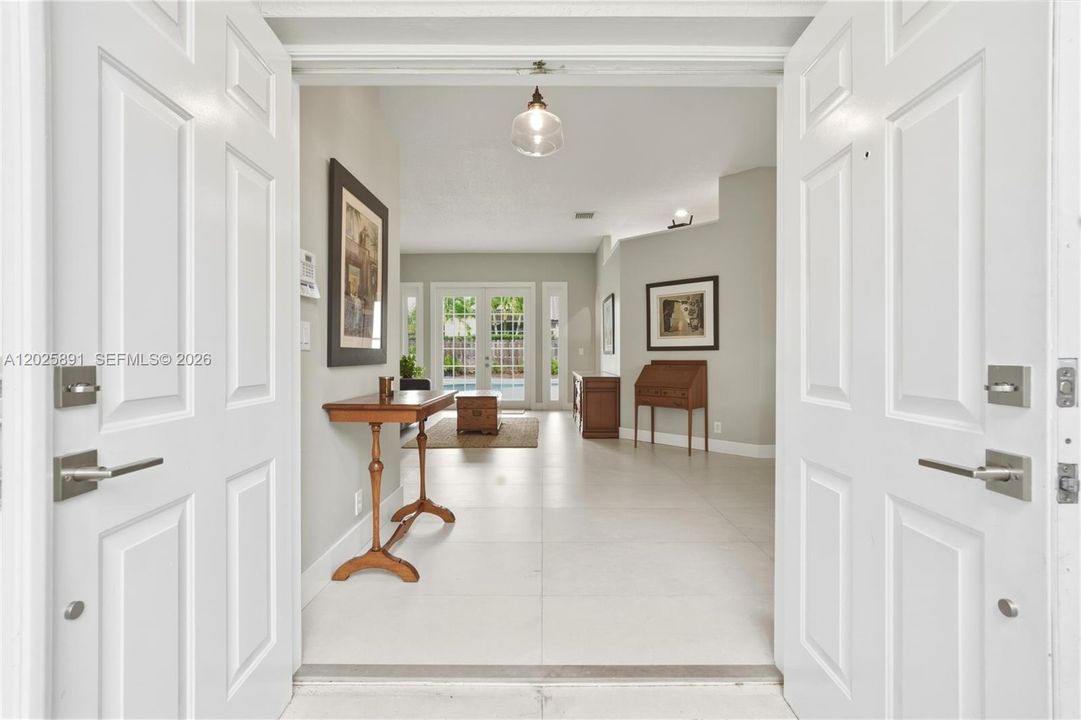 For Sale: $899,000 (5 beds, 2 baths, 2733 Square Feet)