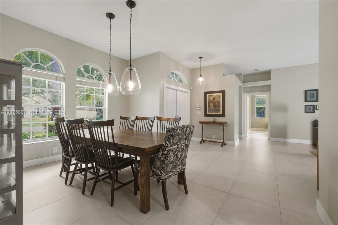 For Sale: $899,000 (5 beds, 2 baths, 2733 Square Feet)