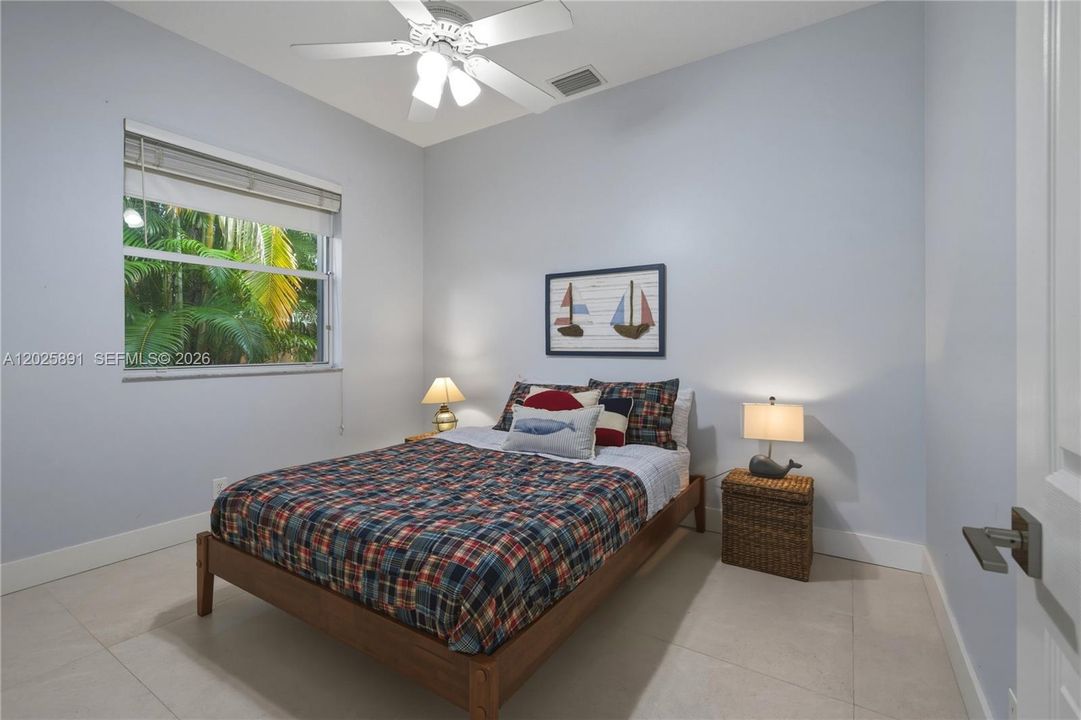 For Sale: $899,000 (5 beds, 2 baths, 2733 Square Feet)