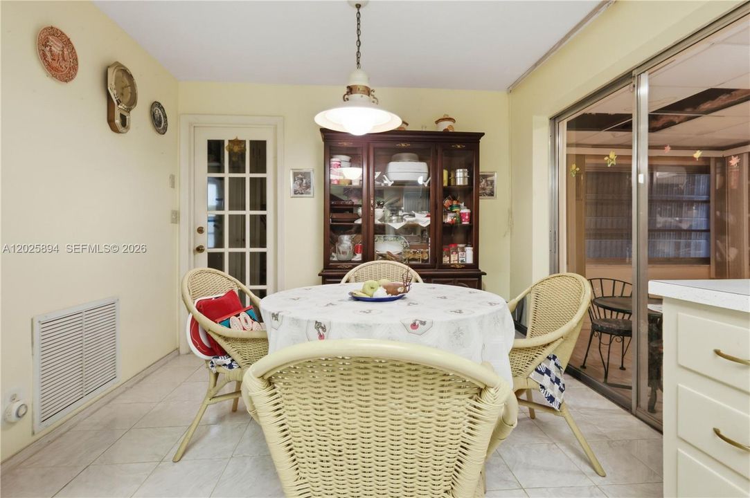 For Sale: $310,000 (2 beds, 2 baths, 1579 Square Feet)