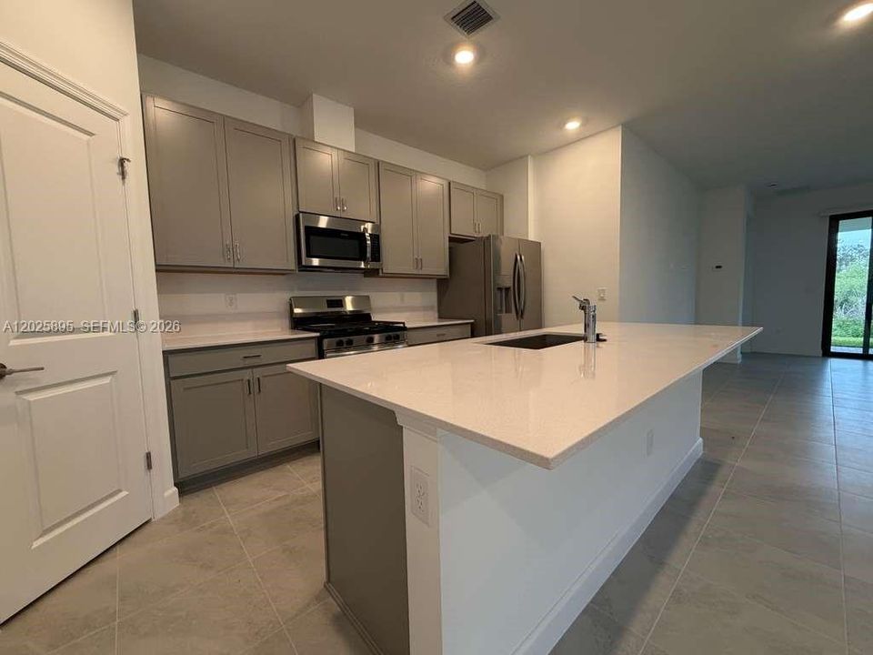 For Rent: $4,500 (3 beds, 2 baths, 1758 Square Feet)