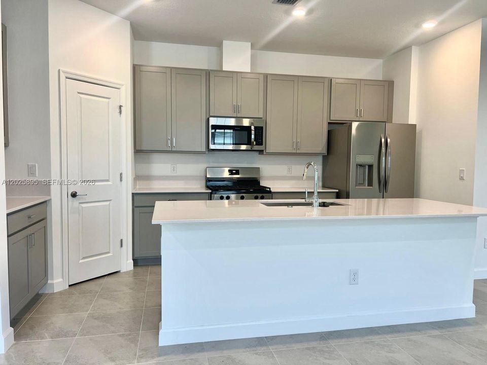For Rent: $4,500 (3 beds, 2 baths, 1758 Square Feet)