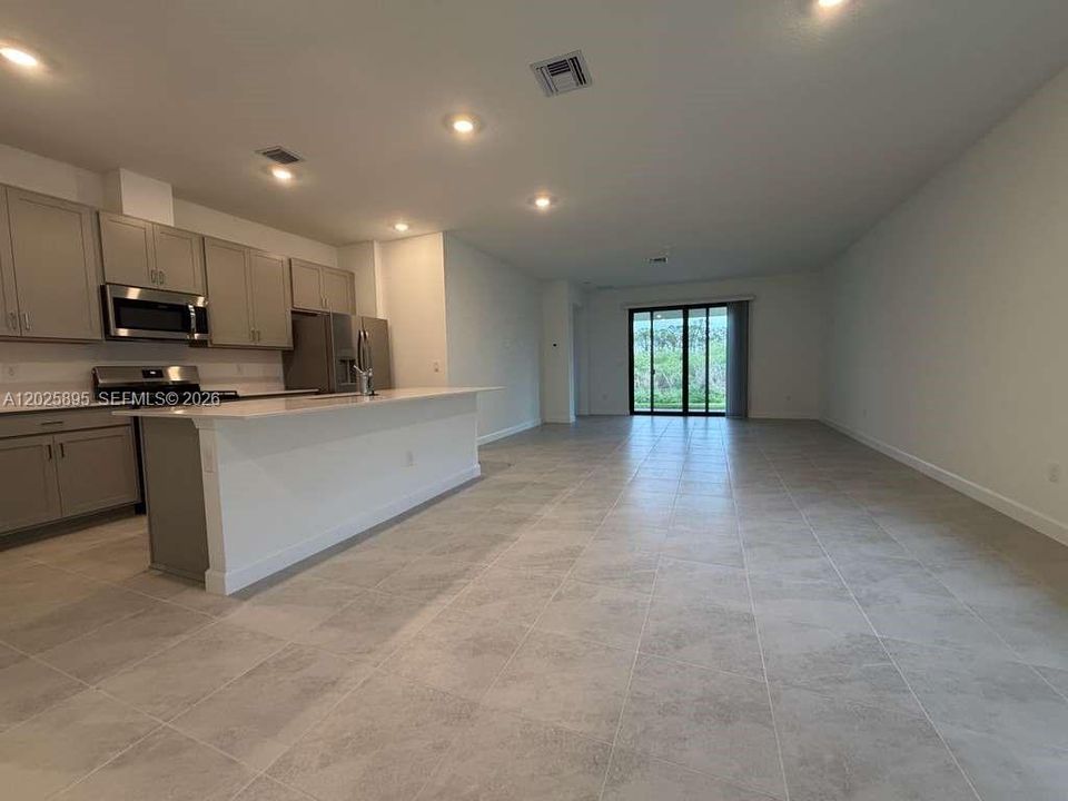 For Rent: $4,500 (3 beds, 2 baths, 1758 Square Feet)