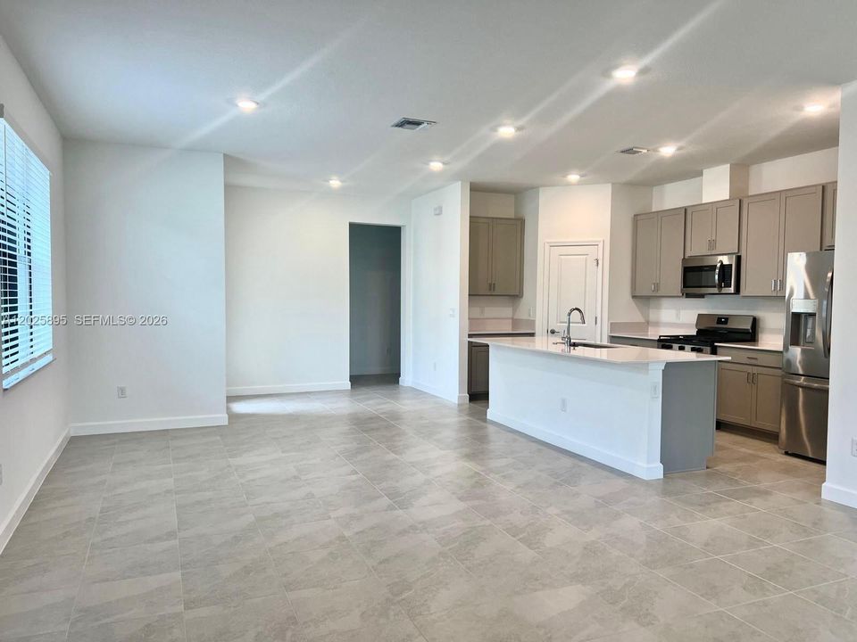 For Rent: $4,500 (3 beds, 2 baths, 1758 Square Feet)