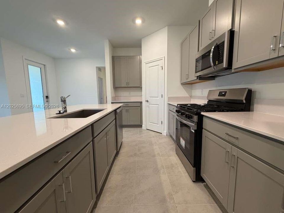 For Rent: $4,500 (3 beds, 2 baths, 1758 Square Feet)