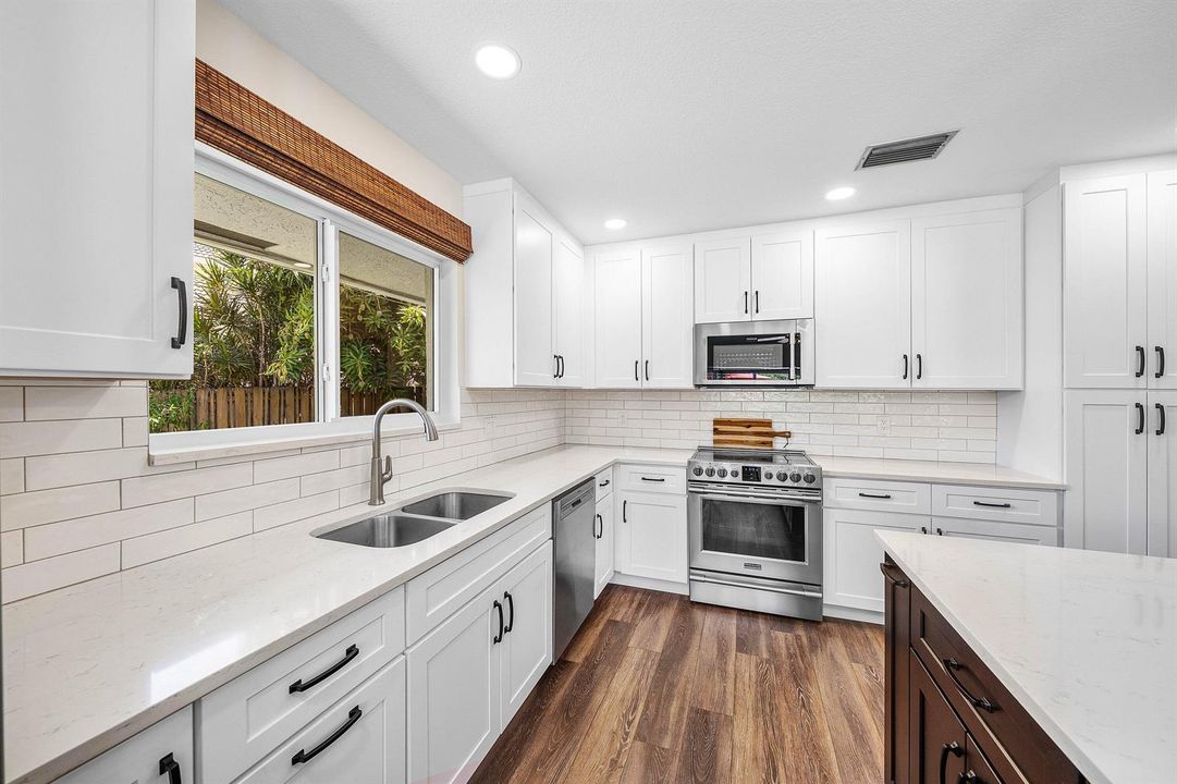025-763CaminoLakesCircle-BocaRaton-FL-33