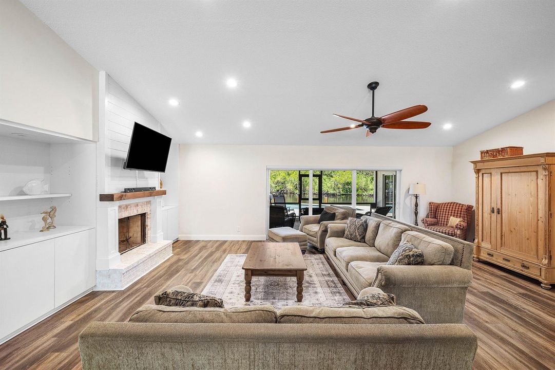 010-763CaminoLakesCircle-BocaRaton-FL-33