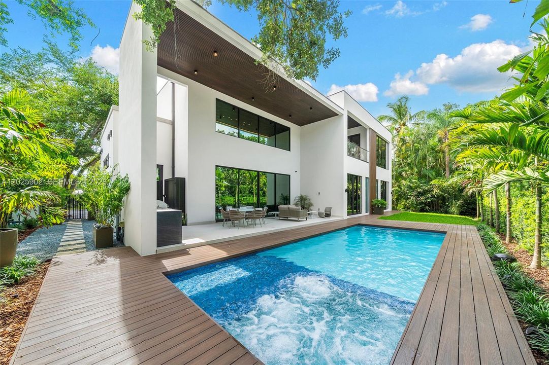 For Sale: $9,625,000 (6 beds, 7 baths, 6377 Square Feet)