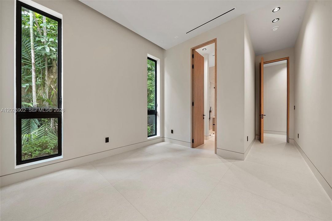 For Sale: $9,625,000 (6 beds, 7 baths, 6377 Square Feet)