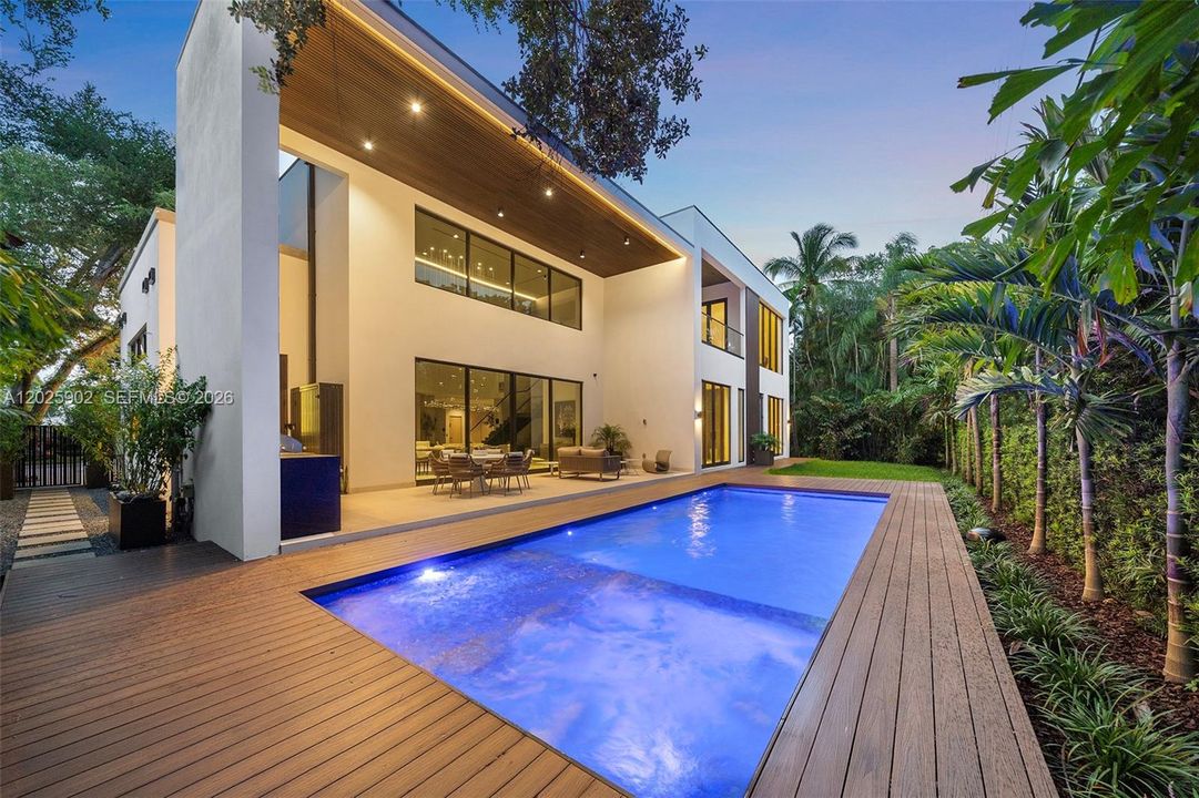 For Sale: $9,625,000 (6 beds, 7 baths, 6377 Square Feet)