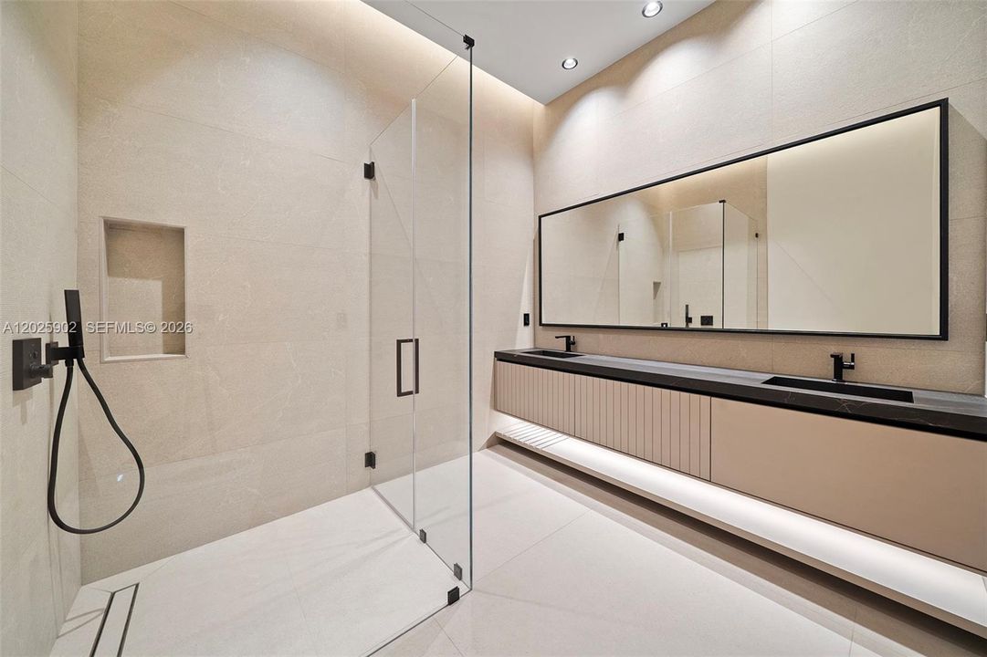 For Sale: $9,625,000 (6 beds, 7 baths, 6377 Square Feet)