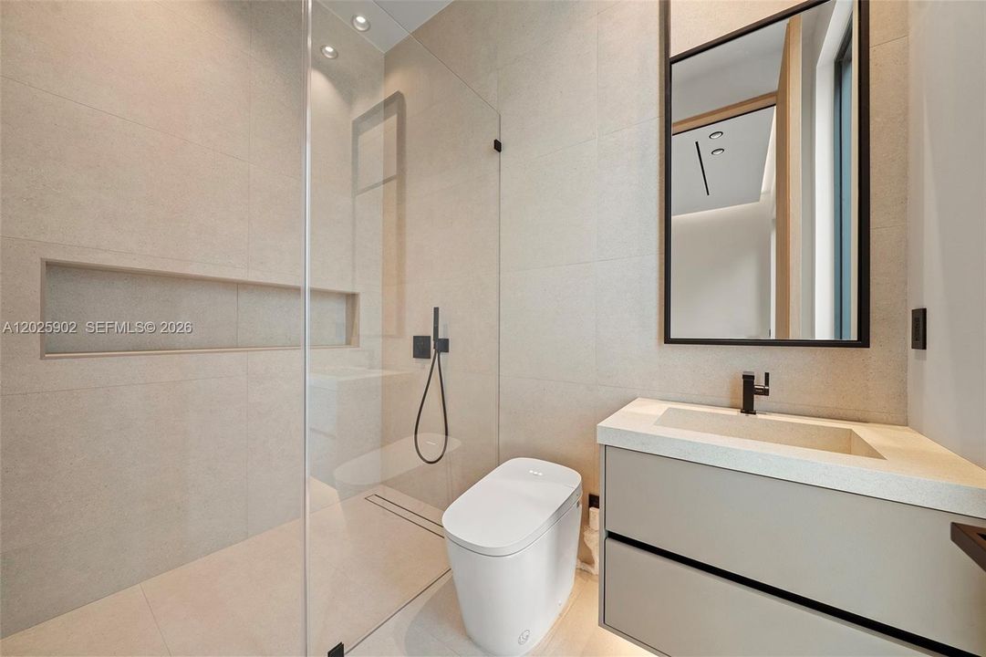 For Sale: $9,625,000 (6 beds, 7 baths, 6377 Square Feet)