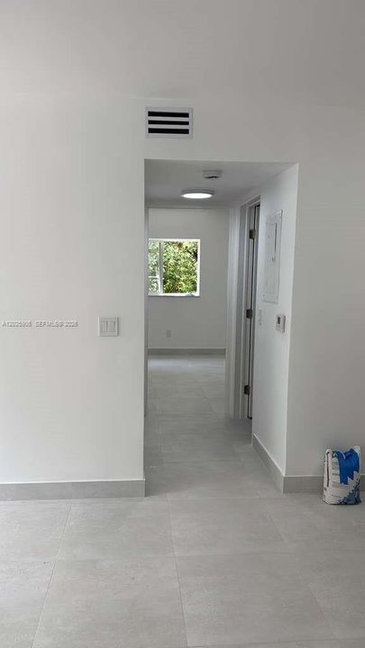For Rent: $2,500 (2 beds, 1 baths, 749 Square Feet)