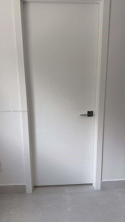 For Rent: $2,500 (2 beds, 1 baths, 749 Square Feet)