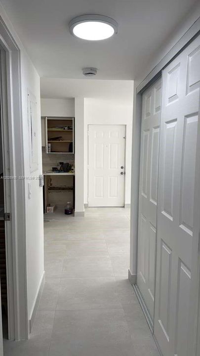 For Rent: $2,500 (2 beds, 1 baths, 749 Square Feet)