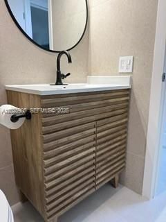 For Rent: $2,500 (2 beds, 1 baths, 749 Square Feet)