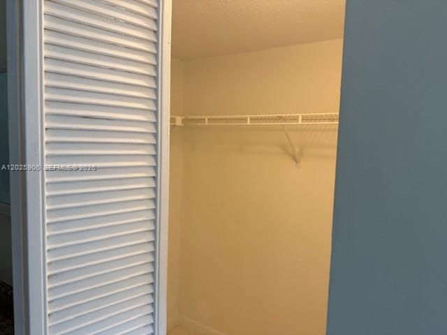 For Sale: $185,000 (2 beds, 2 baths, 1130 Square Feet)