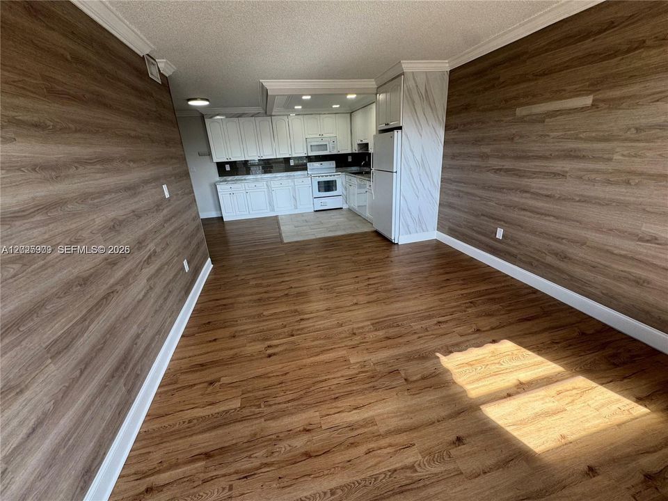 В аренду: $2,300 (2 спален, 2 ванн, 900 Квадратных фут)