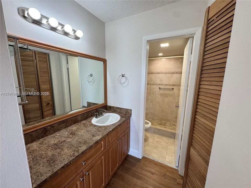В аренду: $2,300 (2 спален, 2 ванн, 900 Квадратных фут)