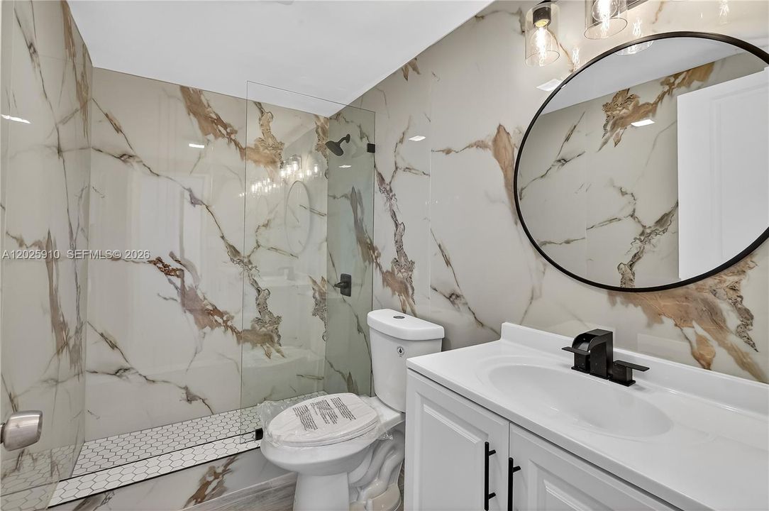 For Sale: $340,000 (1 beds, 1 baths, 567 Square Feet)