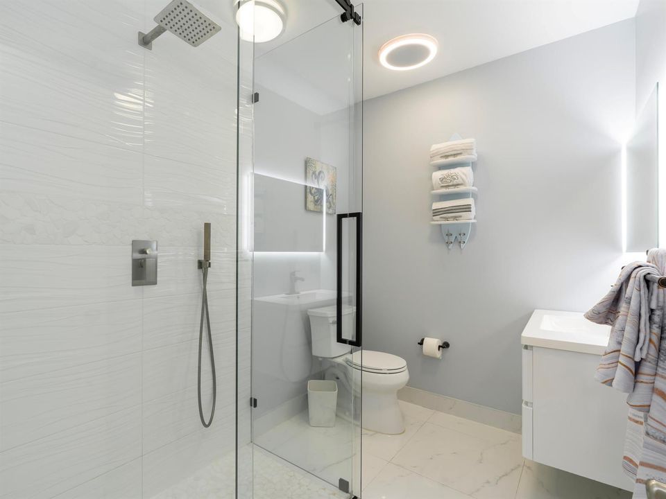 2nd floor bathroom