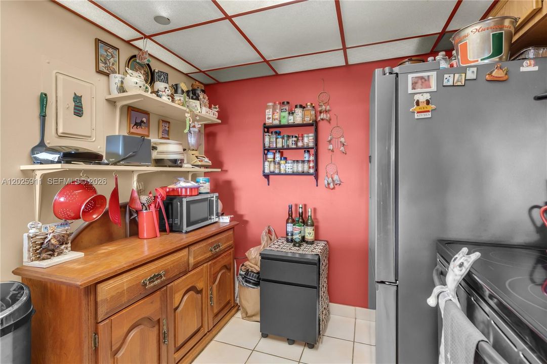 For Sale: $350,000 (1 beds, 1 baths, 860 Square Feet)