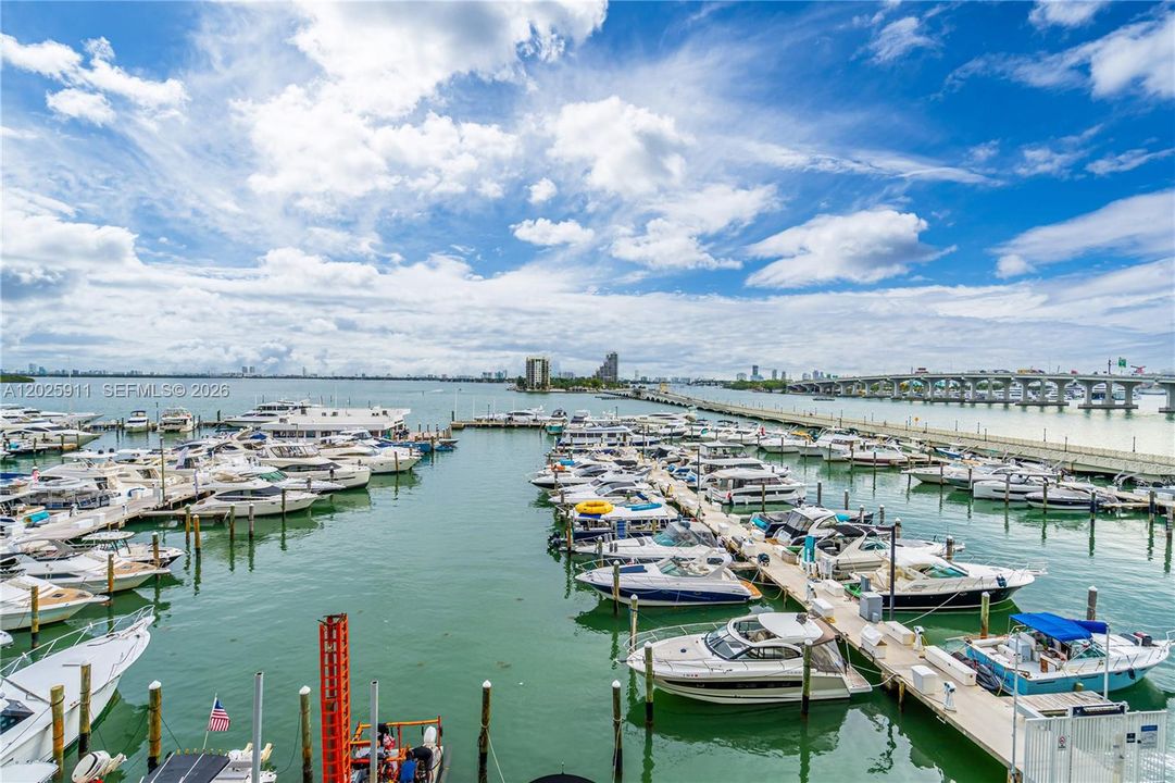 For Sale: $350,000 (1 beds, 1 baths, 860 Square Feet)
