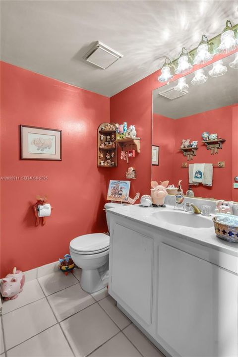 For Sale: $350,000 (1 beds, 1 baths, 860 Square Feet)