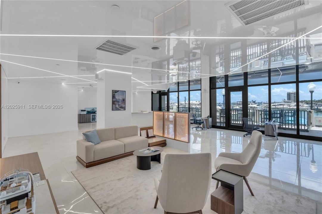 For Sale: $350,000 (1 beds, 1 baths, 860 Square Feet)