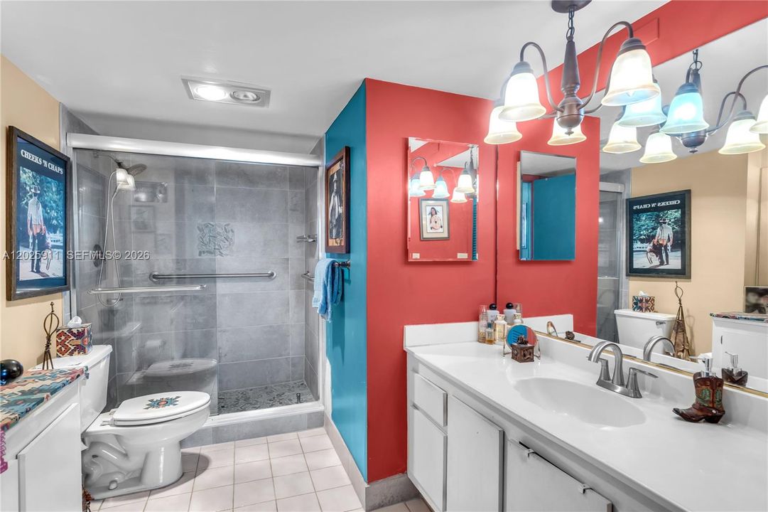 For Sale: $350,000 (1 beds, 1 baths, 860 Square Feet)