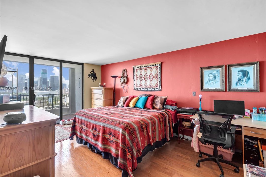 For Sale: $350,000 (1 beds, 1 baths, 860 Square Feet)