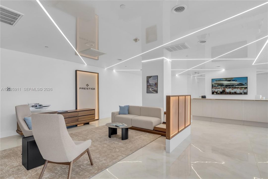 For Sale: $350,000 (1 beds, 1 baths, 860 Square Feet)